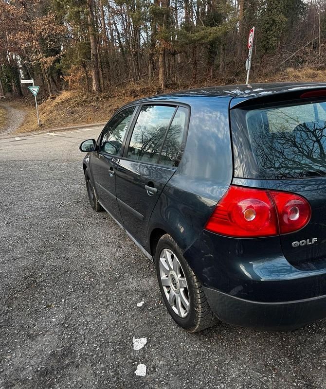 Gebraucht VW Golf V 115 PS (84 kW) 2004 Blau Kleinwagen