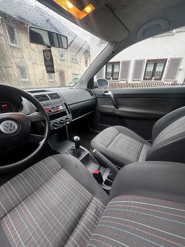 Gebraucht VW Polo 64 PS (47 kW) 2003 Silber Kleinwagen