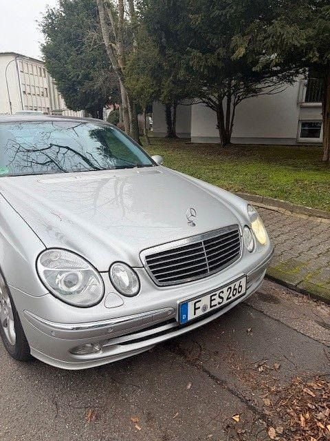 Gebraucht Mercedes E240 Avantgarde 177 PS (130 kW) 2002 Silber Limousine