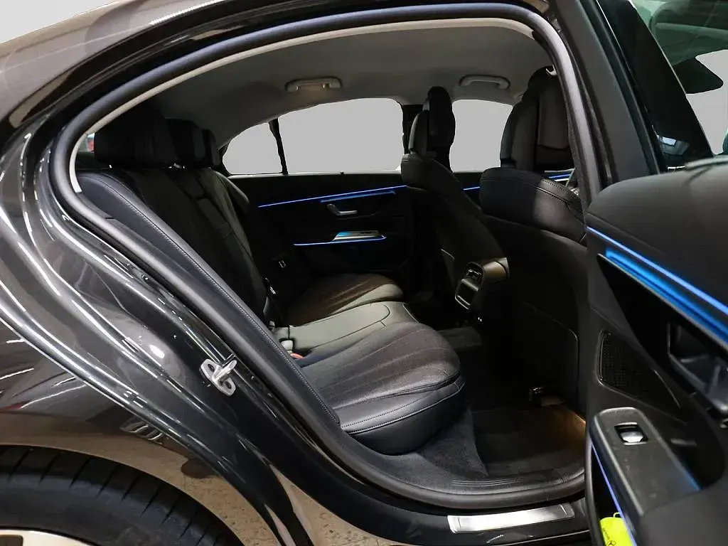 Gebraucht Mercedes E300 197 PS (144 kW) 2024 Grau Limousine