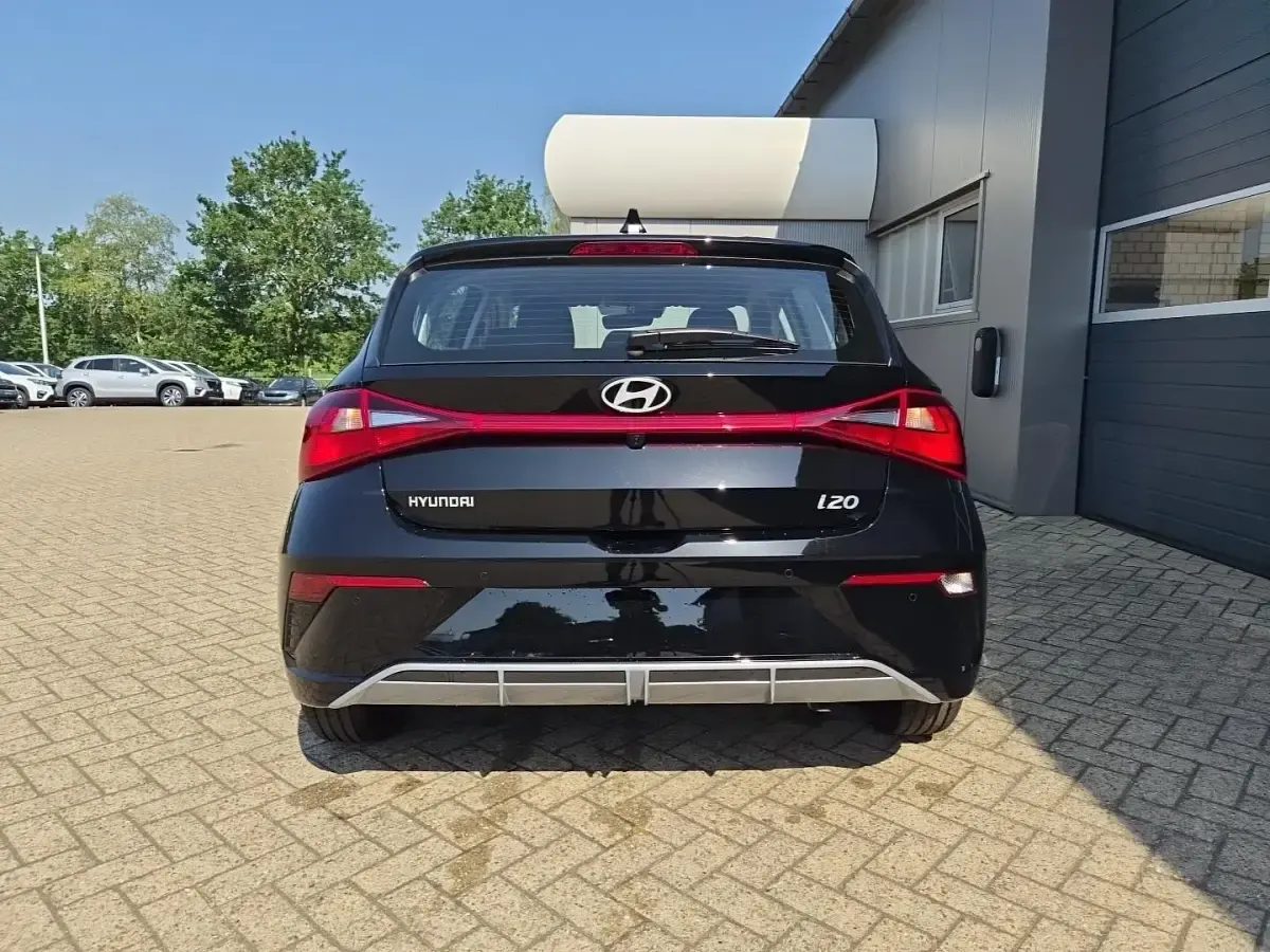 Neu Hyundai i20 90 PS (66 kW) 2026 Phantom black Kleinwagen