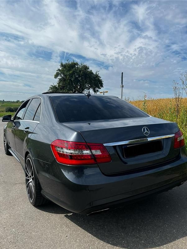 Gebraucht Mercedes E350 AMG 265 PS (194 kW) 2012 Grau Limousine
