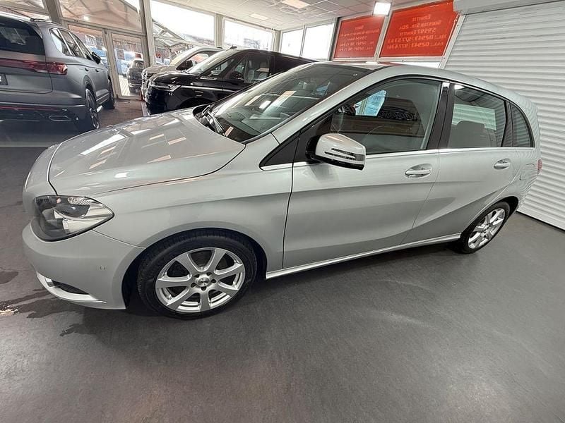 Gebraucht Mercedes B180 109 PS (80 kW) 2013 Silber Van / Kleinbus
