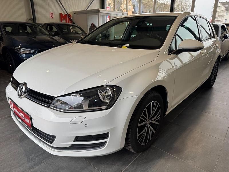Gebraucht VW Golf VII Allstar 86 PS (63 kW) 2016 Weiß Kleinwagen