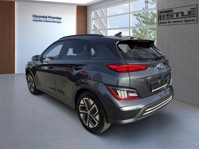 Gebraucht Hyundai Kona Trend 100 kW (136 PS) 2022 Dark knight / mic (metallic) SUV