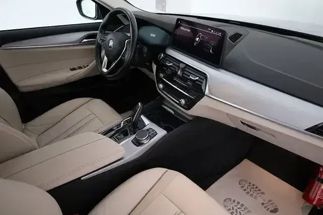 Gebraucht BMW 530e Sport Line 292 PS (214 kW) 2021 Grau Limousine