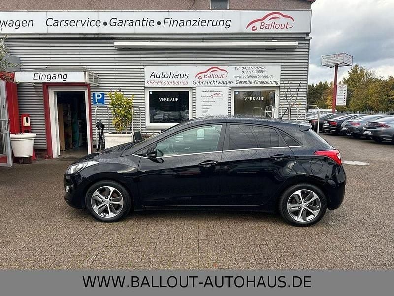 Schwarz Gebraucht 2016 Hyundai i30 Limousine | 9.450 € (Fairer Preis) - Bild 1/4