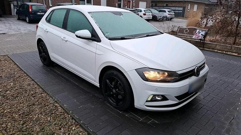 Weiß Gebraucht 2018 VW Polo Kleinwagen | 8.990 € (Guter Preis) - Bild 1/4