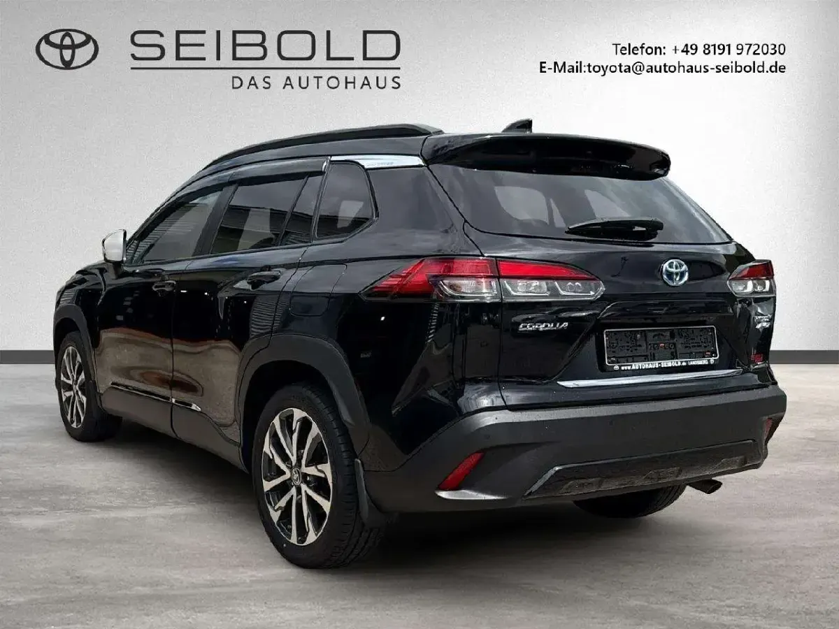 Gebraucht Toyota Corolla Cross Basis 197 PS (144 kW) 2022 Attitude black mc. SUV