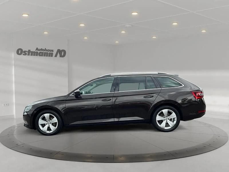 Gebraucht Skoda Superb Style 150 PS (110 kW) 2016 Magneticbraun metallic Kombi