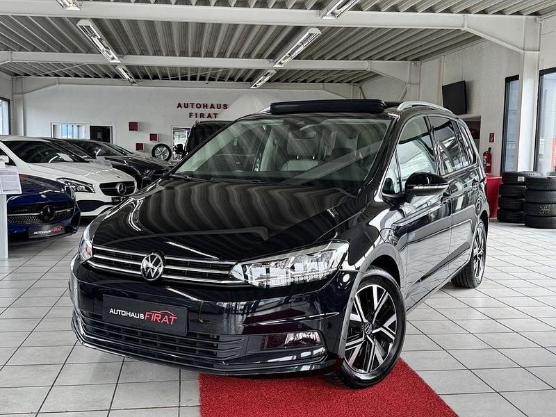Schwarz Gebraucht 2023 VW Touran Van / Kleinbus | 33.849 € (Etwas zu teuer) - Bild 1/4