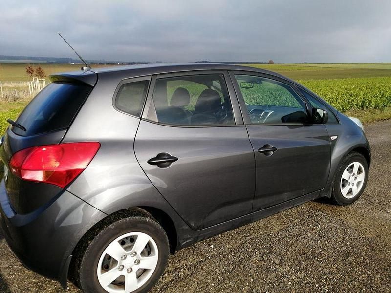 Gebraucht Kia Venga Attract 125 PS (91 kW) 2013 Grau Kleinwagen