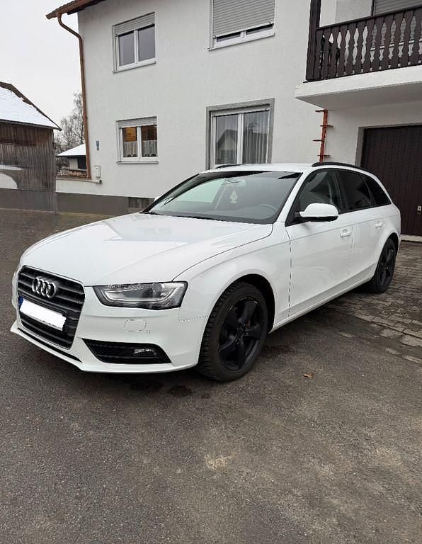 Gebraucht Audi A4 Sport 177 PS (130 kW) 2012 Weiß Kombi