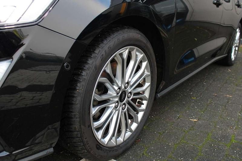 Gebraucht Ford Focus Titanium 125 PS (91 kW) 2019 Iridiumschwarz Kombi