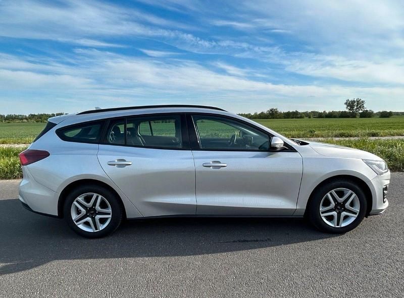 Gebraucht Ford Focus 120 PS (88 kW) 2022 Silber Kombi