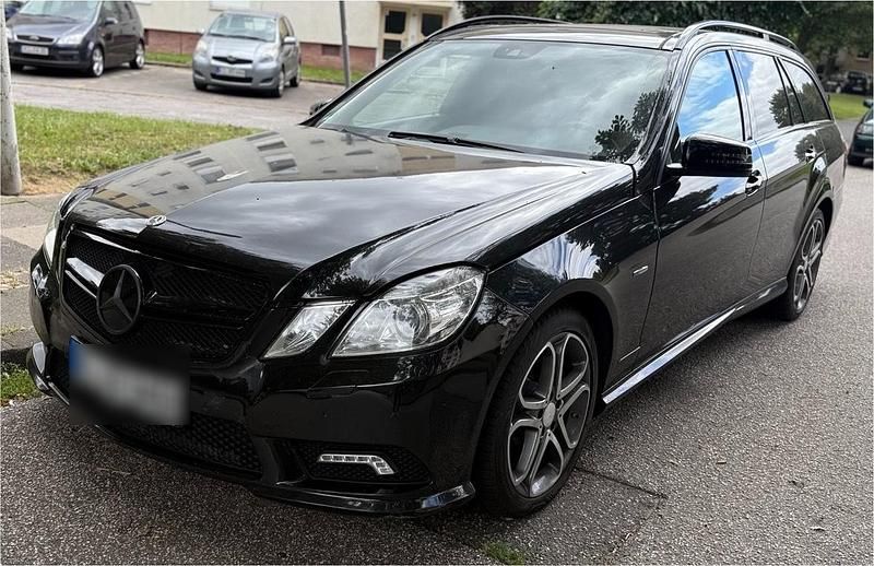 Schwarz Gebraucht 2012 Mercedes E300 AMG Kombi | 8.500 € (Superpreis) - Bild 1/4