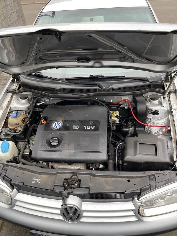 Silber Gebraucht 2003 VW Golf IV Kleinwagen | 500 € (Superpreis) - Bild 1/4