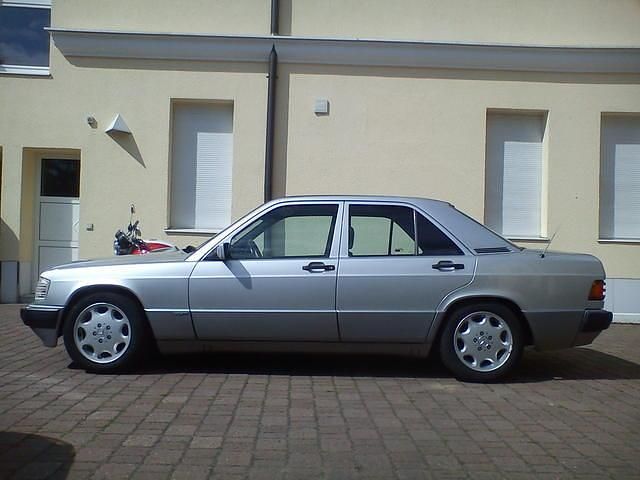 Silber Gebraucht 1992 Mercedes 190 Sportline Limousine | 2.550 € - Bild 1/4