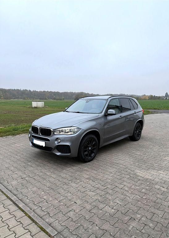 Grau Gebraucht 2018 BMW X5 Comfort Edition SUV | 28.699 € (Guter Preis) - Bild 1/4
