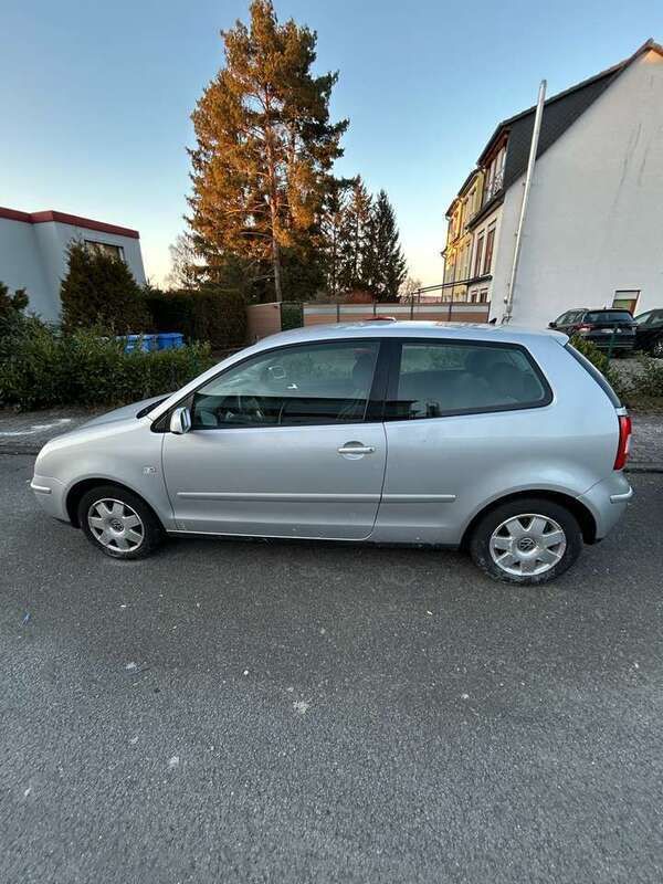 Silber Gebraucht 2003 VW Polo Kleinwagen | 999 € (Superpreis) - Bild 1/4
