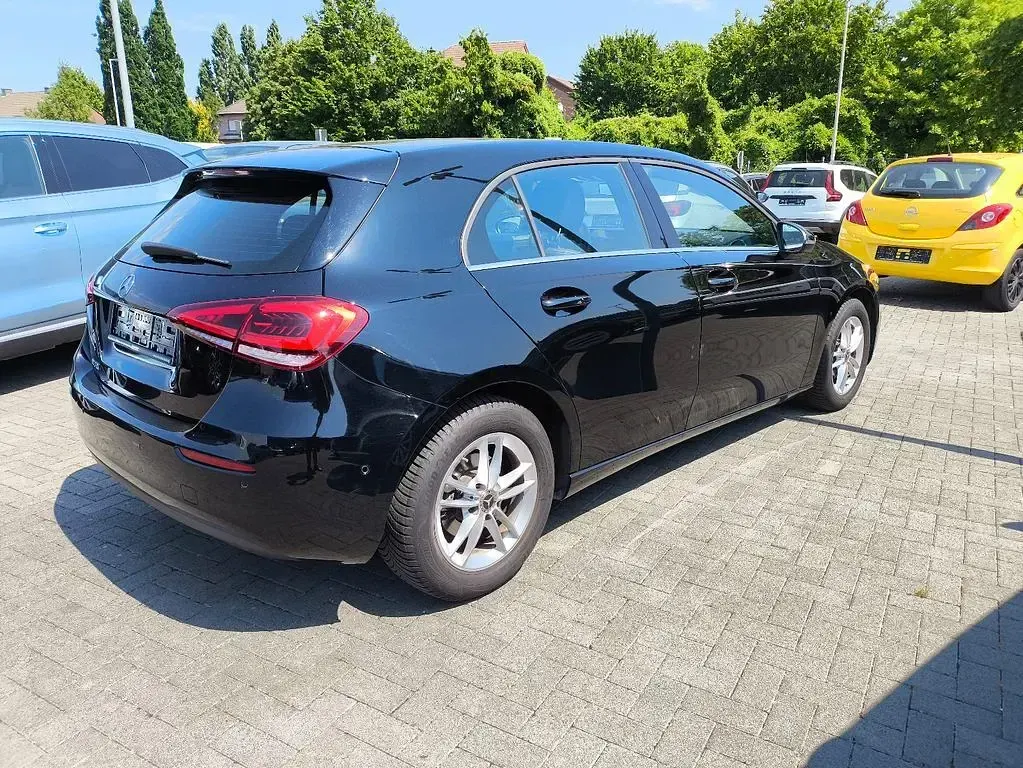 Gebraucht Mercedes A180 136 PS (100 kW) 2019 Schwarz Limousine