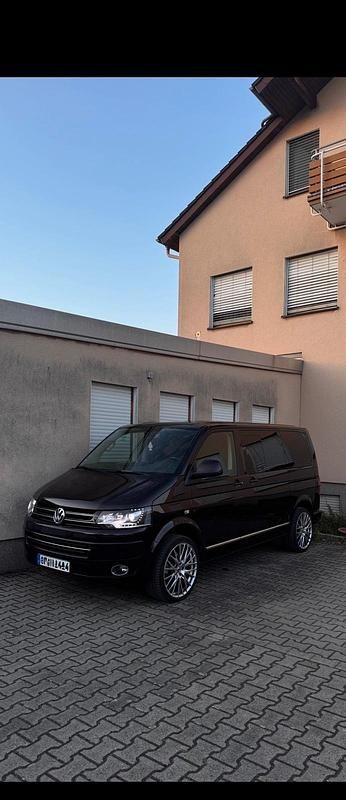 Violet Gebraucht 2015 VW Multivan Van | 29.999 € - Bild 1/4