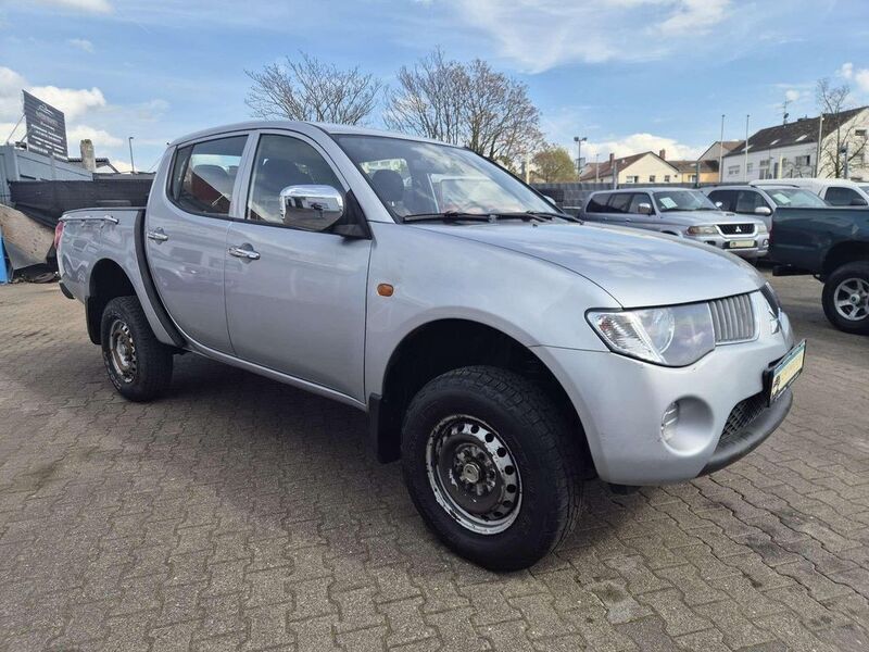 Silber Gebraucht 2010 Mitsubishi L200 Abholung | 13.900 € (Teuer) - Bild 1/4