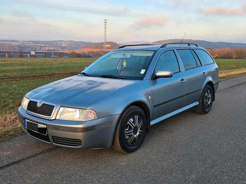 Silber Gebraucht 2003 Skoda Octavia Kombi | 899 € (Fairer Preis) - Bild 1/4