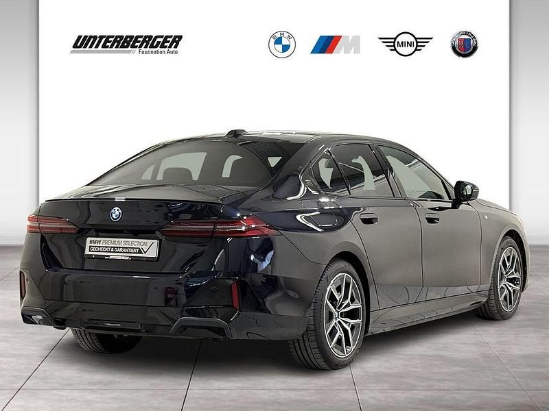 Gebraucht BMW 550e M Sport 489 PS (359 kW) 2025 M carbonschwarz Limousine