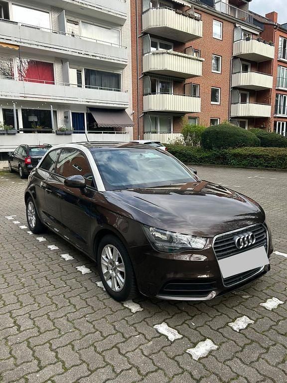 Braun Gebraucht 2011 Audi A1 Attraction Kleinwagen | 4.500 € (Guter Preis) - Bild 1/4