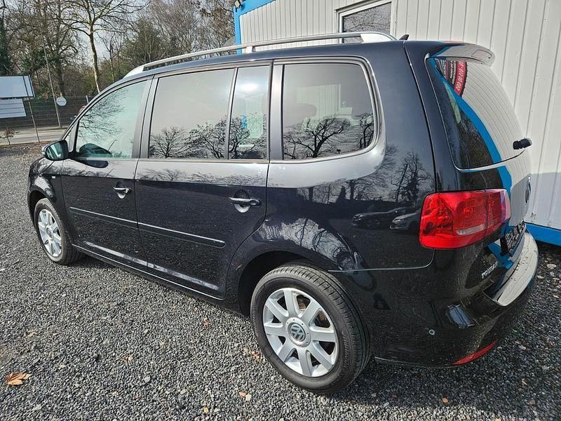 Gebraucht VW Touran Cup 140 PS (102 kW) 2014 Schwarz Van / Kleinbus