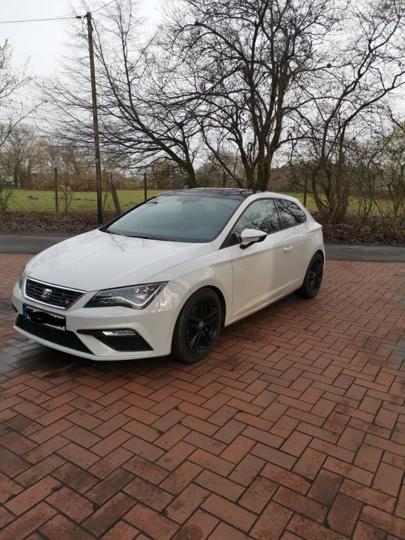Weiß Gebraucht 2017 Seat Leon SC FR Kleinwagen | 8.500 € (Superpreis) - Bild 1/4