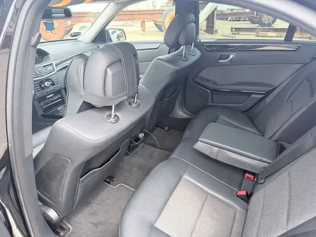 Gebraucht Mercedes E350 Avantgarde 231 PS (169 kW) 2010 Schwarz Limousine