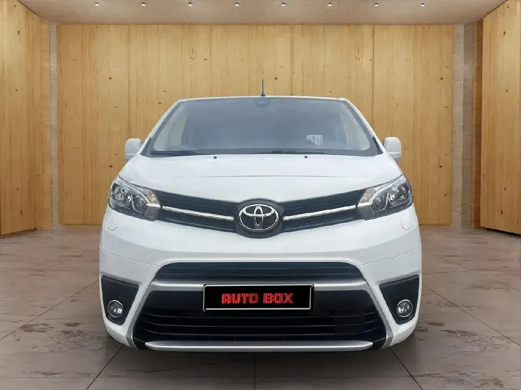 Gebraucht Toyota Proace Verso Comfort 177 PS (130 kW) 2019 Schaumweiß Kombi