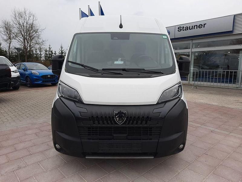 Gebraucht Peugeot Boxer 179 PS (131 kW) 2025 Lackierung weiss icy/typ ausse Van