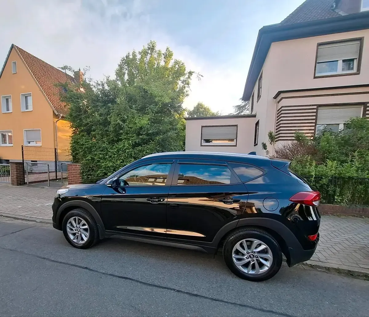 Gebraucht Hyundai Tucson Trend 132 PS (97 kW) 2016 Schwarz SUV
