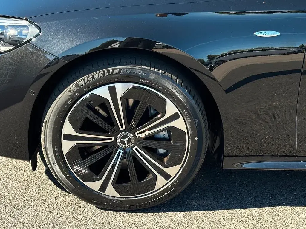 Gebraucht Mercedes E300 Avantgarde 313 PS (230 kW) 2025 Schwarz Limousine