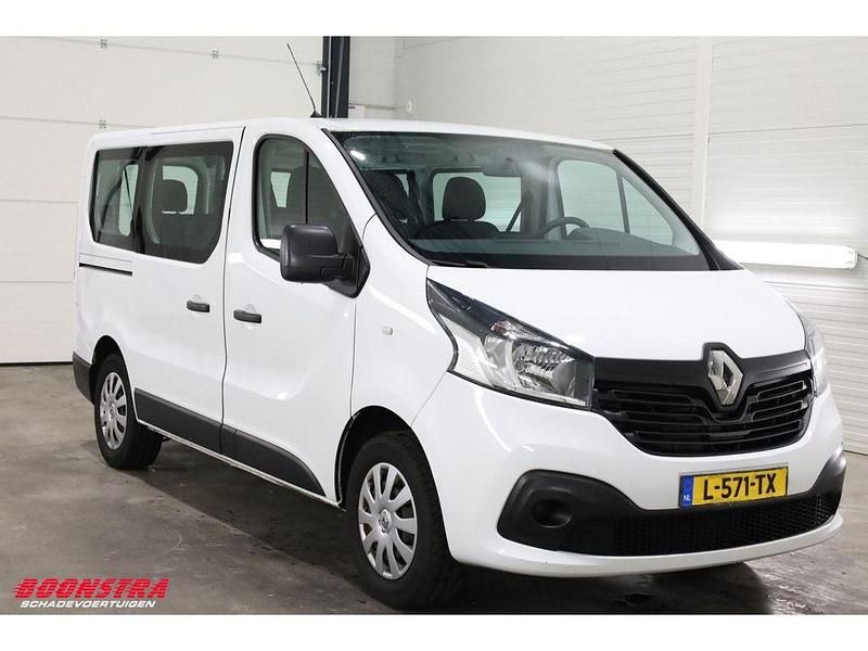 Gebraucht Renault Trafic Expression 126 PS (92 kW) 2018 Weiß Van / Kleinbus