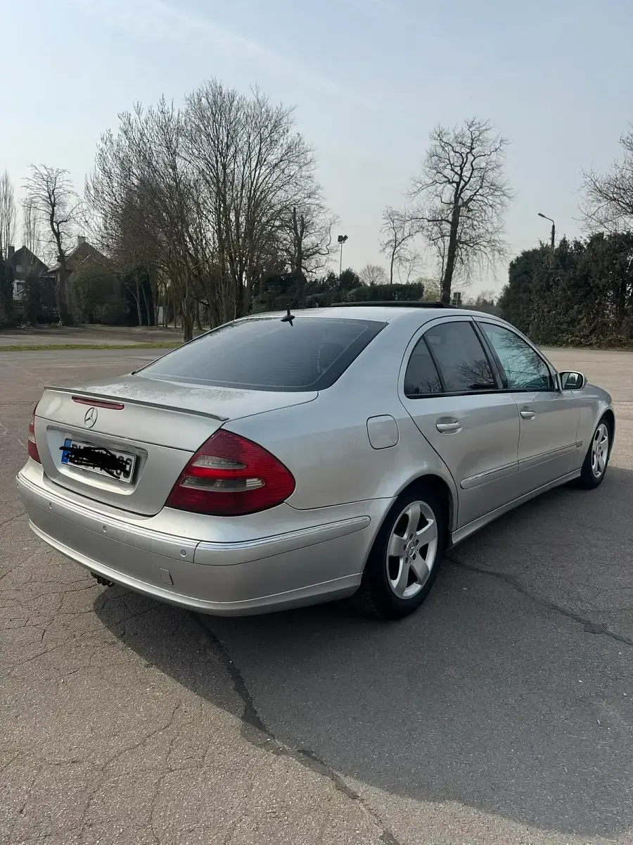 Gebraucht Mercedes E220 Avantgarde 150 PS (110 kW) 2003 Limousine