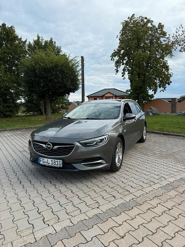 Grau Gebraucht 2017 Opel Insignia Kombi | 13.400 € (Fairer Preis) - Bild 1/4