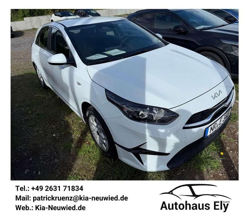 Neu Kia Ceed Vision 101 PS (74 kW) 2025 Carraraweiß Kleinwagen