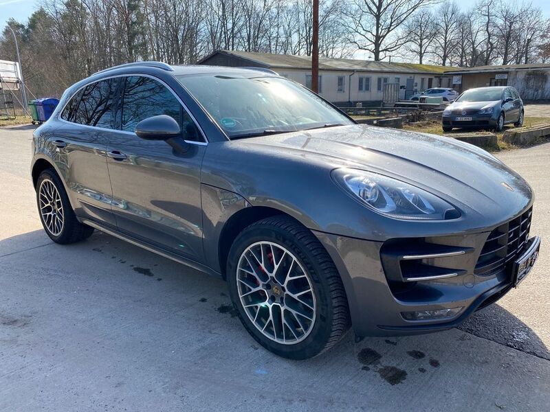Grau Gebraucht 2014 Porsche Macan Turbo Chrono SUV | 23.900 € (Fairer Preis) - Bild 1/4