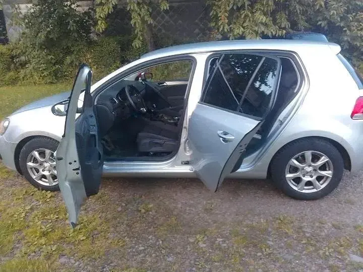 Gebraucht VW Golf VI 105 PS (77 kW) 2012 Silber Kleinwagen