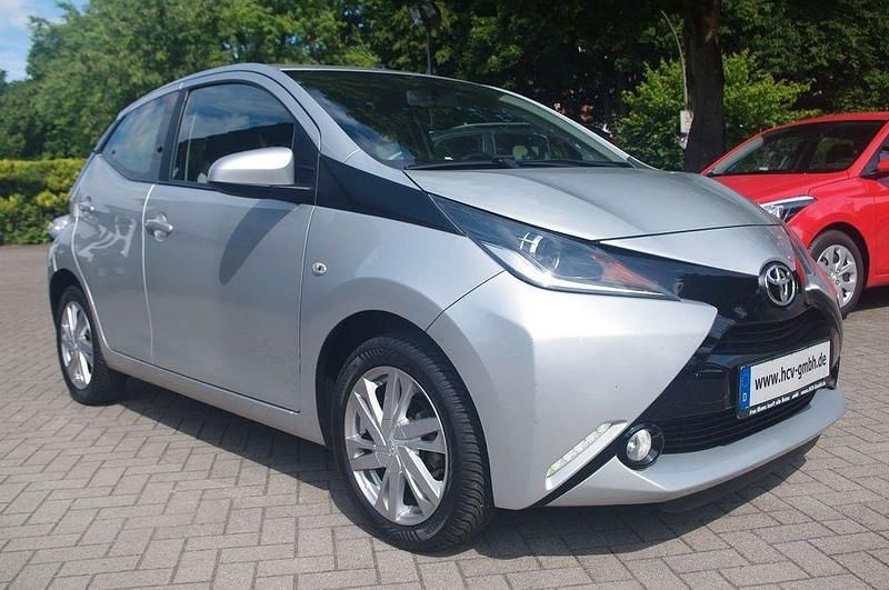 Silber Gebraucht 2018 Toyota Aygo Kleinwagen | 6.990 € (Guter Preis) - Bild 1/4