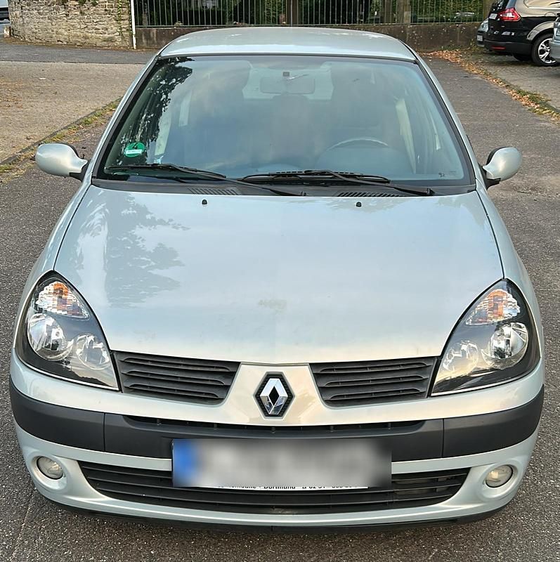 Grau Gebraucht 2003 Renault Clio II Kleinwagen | 2.100 € (Fairer Preis) - Bild 1/4