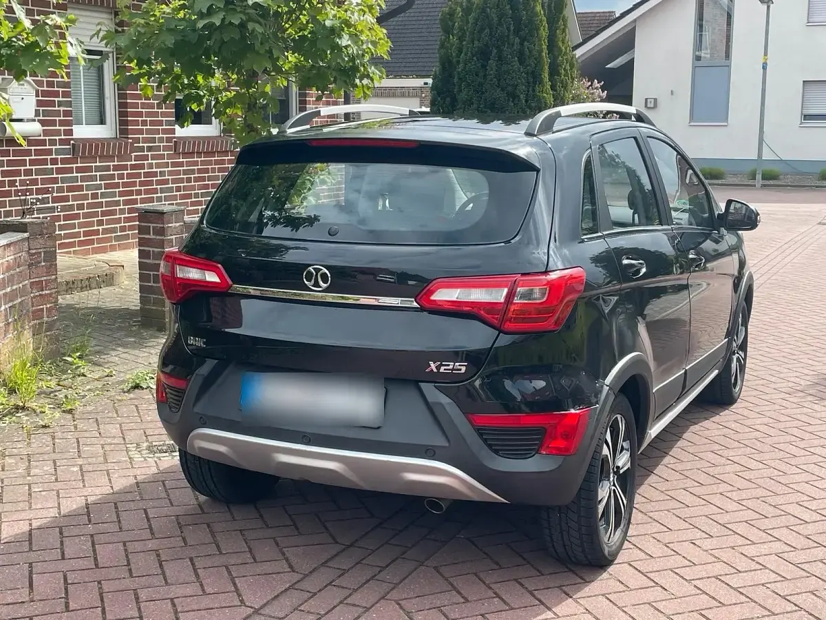 Używany Baic X25 111 KM (81 kW) 2018 Czarny Hatchback