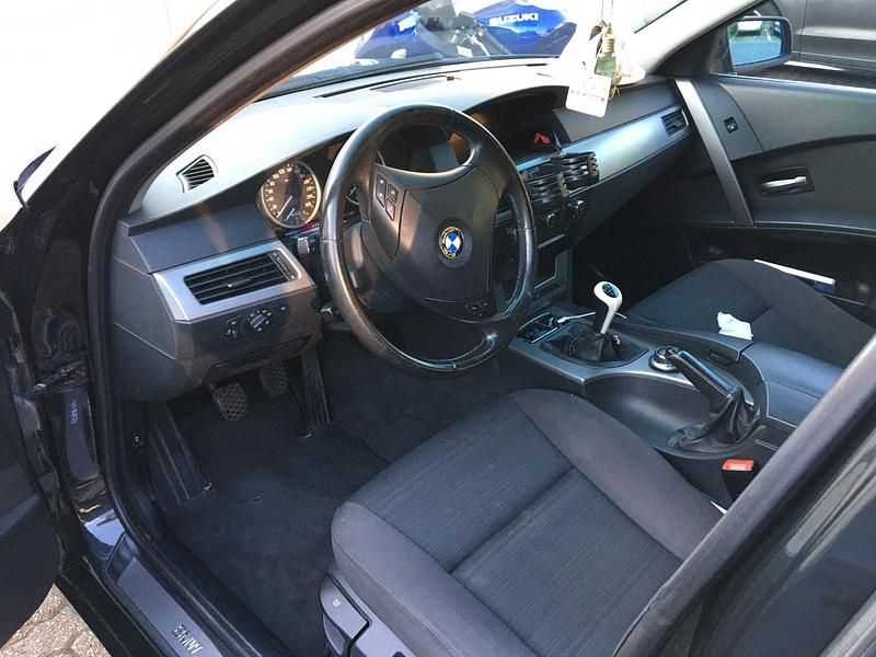 Gebraucht BMW 520 163 PS (119 kW) 2006 Schwarz Kombi