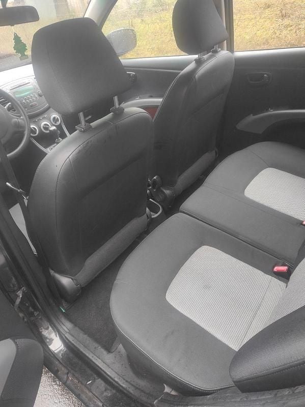 Gebraucht Hyundai i10 69 PS (50 kW) 2011 Schwarz Kleinwagen