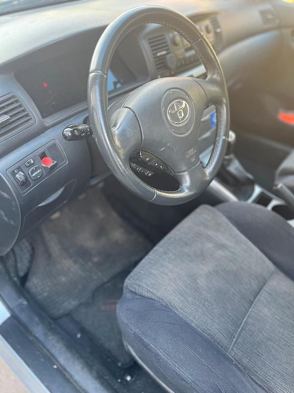 Grau Gebraucht 2002 Toyota Corolla Limousine | 3.900 € - Bild 1/4