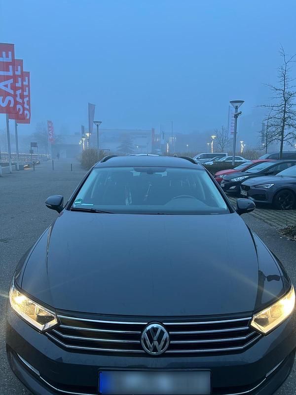Gebraucht VW Passat 120 PS (88 kW) 2019 Grau Kombi